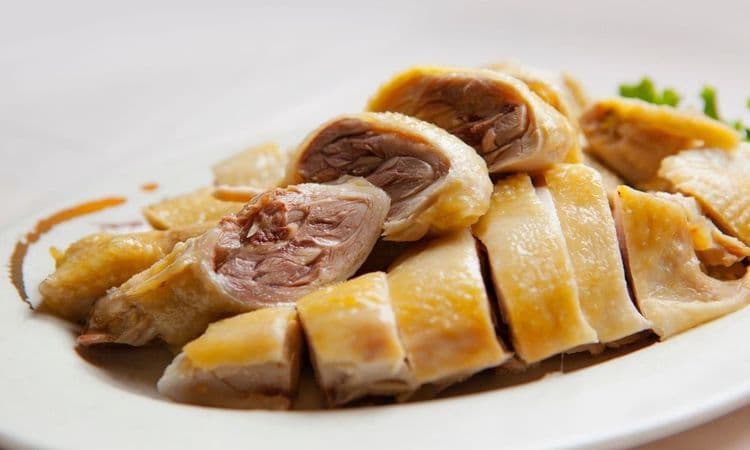 Gà Mái Đẻ Hấp Lá Chanh