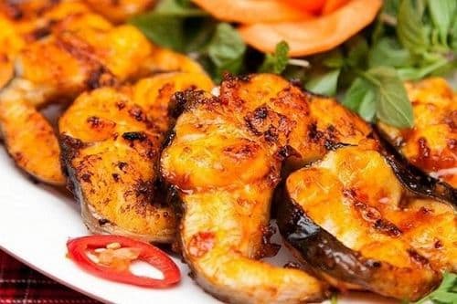 Cá Lăng Nướng Muối Ớt Kèm Rau Cuốn